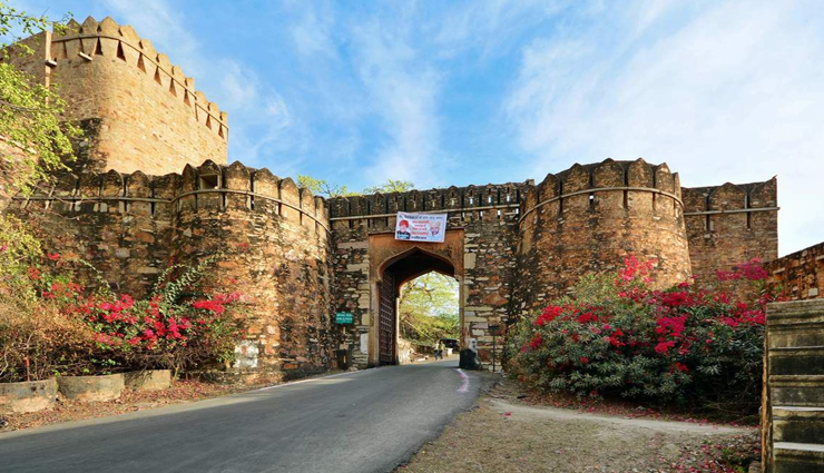 बलिदान के लिए जाना जाता हैं चित्तौड़गढ़ दुर्ग, जानें इसका इतिहास, वास्तुकला, दर्शनीय स्थल और जरूरी जानकारी chittorgarh fort history and details,exploring chittorgarh fort information,guide to chittorgarh fort,chittorgarh fort: historical insights,visiting chittorgarh fort in india,chittorgarh fort: facts and significance,understanding the history of chittorgarh fort,exploring the architecture of chittorgarh fort,chittorgarh fort: symbol of rajput valor,tourist guide to chittorgarh fort,chittorgarh fort unesco world heritage,chittorgarh fort historical significance,chittorgarh fort architecture details,rajput history at chittorgarh fort,chittorgarh fort tourist attractions,chittorgarh fort battle stories,chittorgarh fort royal heritage,chittorgarh fort visitor guide,chittorgarh fort ancient marvel,chittorgarh fort cultural heritage