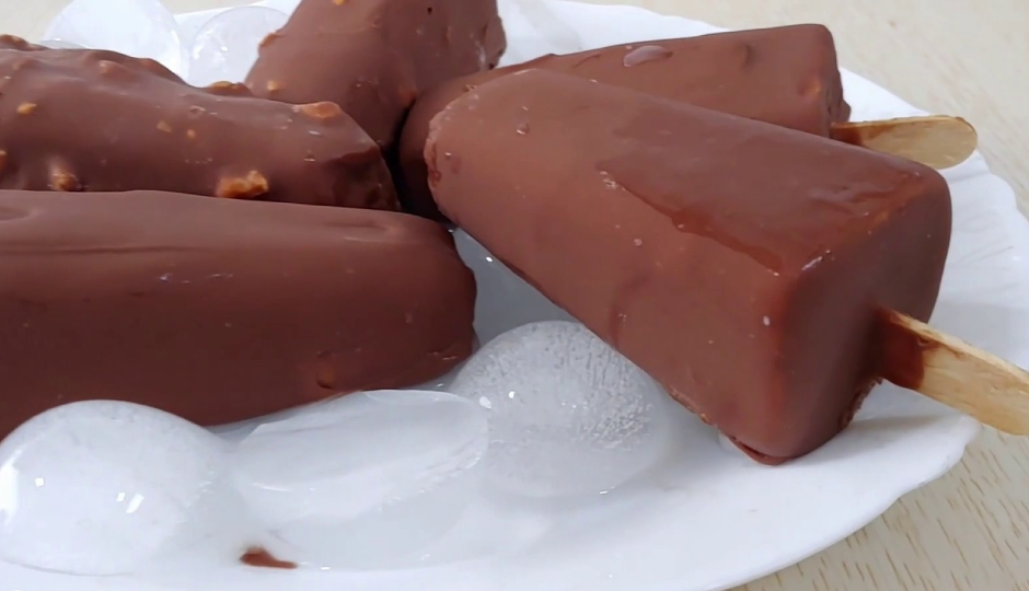 चोकोबार : इस आइसक्रीम का लुत्फ उठाने के लिए परफेक्ट टाइम है यह, अब बनाने के लिए नहीं करें इंतजार #Recipe chocobar ice cream,chocobar ice cream summer,chocobar ice cream reflief,chocobar ice cream special occasion,chocobar ice cream ingredients,chocobar ice cream recipe,chocobar ice cream tasty,chocobar ice cream delicious,chocobar ice cream guest