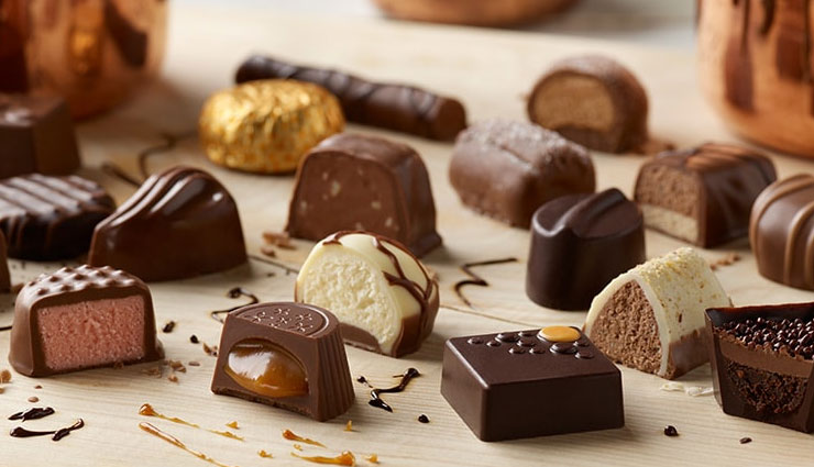 intimate,intimacy,love,food to avoid during intimacy,black liquorice,cheese,Chocolate,hot dogs,french fries