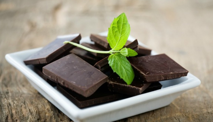 DIY Chocolate and Mint face Scrub To Get Natural Shiny Skin