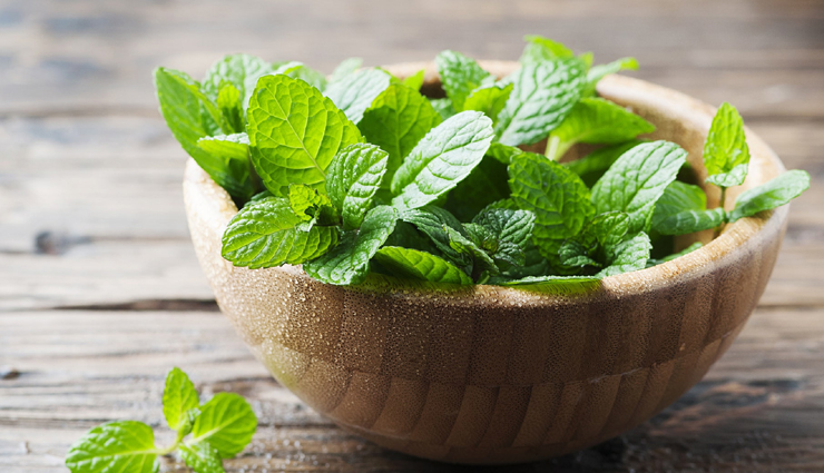 chocolate face scrub,mint face scrub,skincare routine,diy beauty,homemade facial scrub,natural ingredients,organic skincare,exfoliating scrub,nourishing skin,facial cleanser