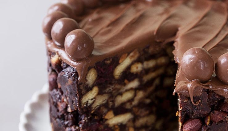 Valentine Special 2019: वैलेंटाइन के दिन करें कुछ स्पेशल, बनाए बिना बेक किये 'चॉकलेट बिस्कुट केक' #Recipe