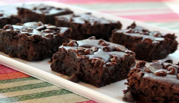 लॉकडाउन रेसिपी : ट्विंकल ने शेयर की बेटे आरव द्वारा बनाए चॉकलेट ब्राउनी केक की फोटो, जानें तरीका 