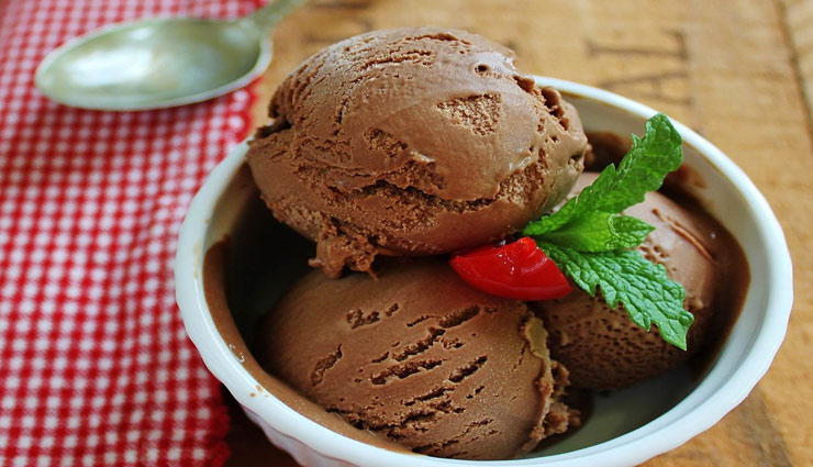 बच्चों का मन भाएगी 'चॉकलेट कस्टर्ड आइसक्रीम', जानें इसे बनाने की आसान तरीका #Recipe