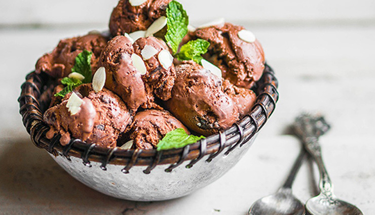 इस तरह घर पर बनाए ''चॉकलेट कस्टर्ड आइसक्रीम', बच्चों का दिल जीत लेंगी आप #Recipe