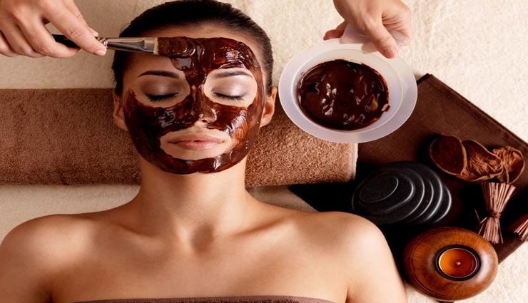 चॉकलेट फेशियल दिलाएगा आपको चमकदार चेहरा, जानें इस्तेमाल करने का तरीका