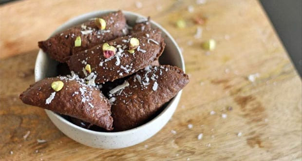 chocolate gujiya,holi recipe,holi recipe chocolate gujiya,hunger struck,food,easy recipe