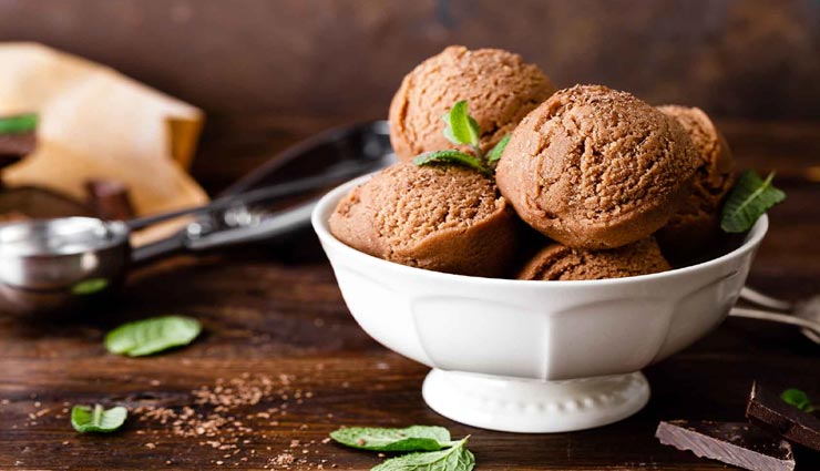 आसानी से घर पर ही बना सकते हैं Chocolate Ice Cream #Recipe
