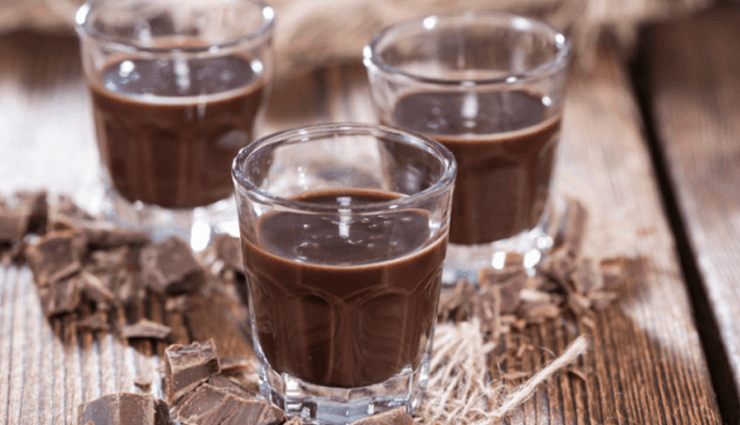 death by chocolate cocktail,triple-layer chocolate treat,decadent chocolate drink,chocolate cocktail recipe,indulgent layered cocktail,chocolate lover delight,luxurious dessert drink,how to make death by chocolate cocktail,chocolate ecstasy in a glass,perfect chocolate cocktail