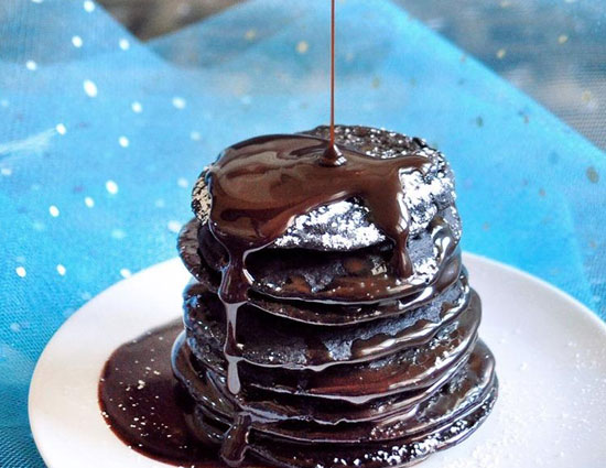 इस वलेंटाइन को खास बनाने के लिए बनाए 'डार्क चॉकलेट पैनकेक' #Recipe