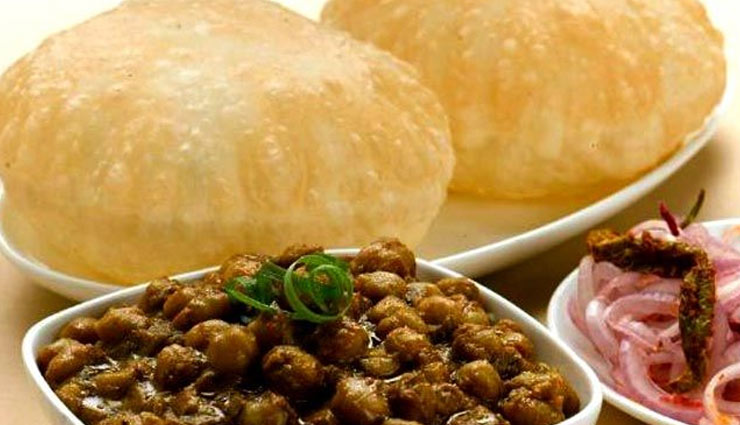 chole bhature,delhi style chole bhature,chole bhature recipe,chole recipe,snacks recipe