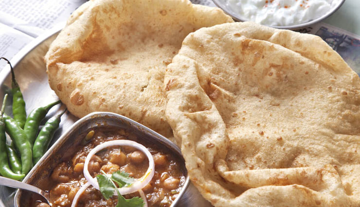chole bhature,delhi style chole bhature,chole bhature recipe,chole recipe,snacks recipe