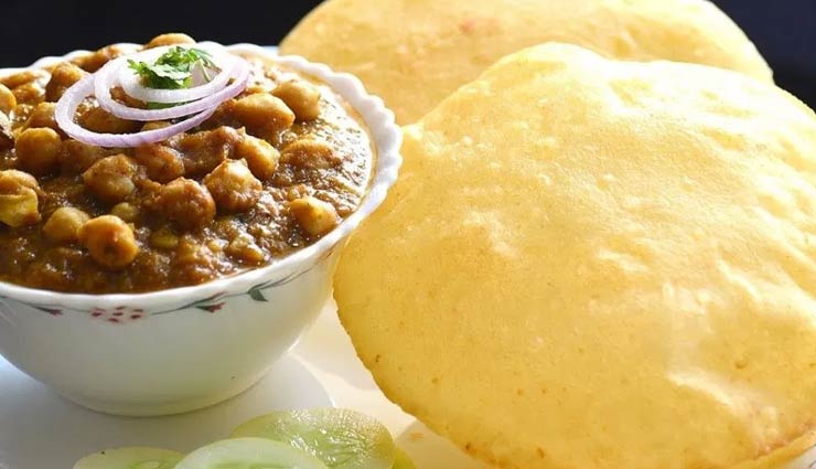 chole bhature in delhi,places to eat chole bhature in delhi,delhi,street food in delhi,sita ram diwan chand,shree gopal ji chole bhature,pundit ji,chache di hatti,bikanervala