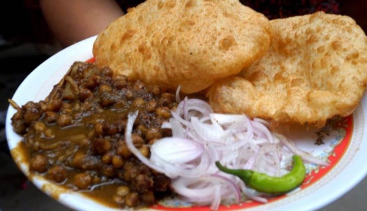 chole bhature in delhi,places to eat chole bhature in delhi,delhi,street food in delhi,sita ram diwan chand,shree gopal ji chole bhature,pundit ji,chache di hatti,bikanervala
