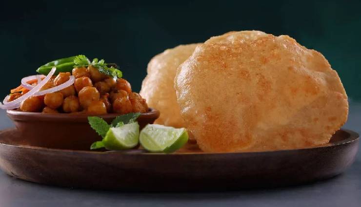 chole bhature,chole bhature recipe,chole bhature ingredients,chole bhature in rain,street food