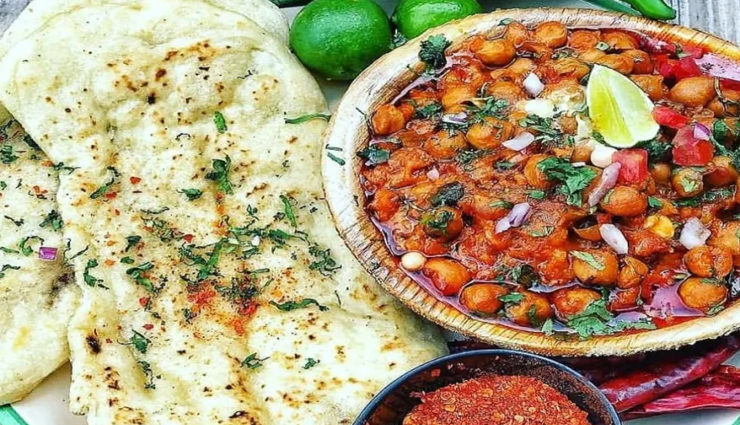 delhi street food delights,must-try street food in delhi,exploring delhi mouthwatering street cuisine,best street food vendors in delhi,iconic delhi street food you should not miss,culinary delights of delhi streets,authentic street food experiences in delhi,tasting the flavors of delhi street cuisine,delhi famous street food joints,experiencing the vibrant street food scene in delhi