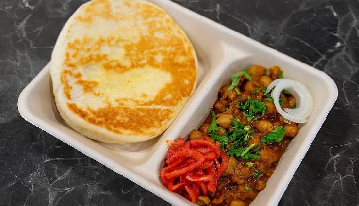 chole kulche,chole kulche recipe,chole kulche ingredients,chole kulche thela,chole kulche home,chole kulche delhi