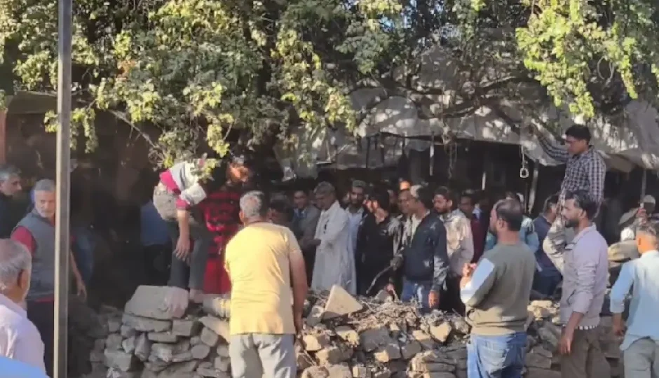 जयपुर में मस्जिद के बाहर तनाव, रेलिंग हटाने के दौरान हिंसा; पुलिस पर पथराव, 6 जवान घायल