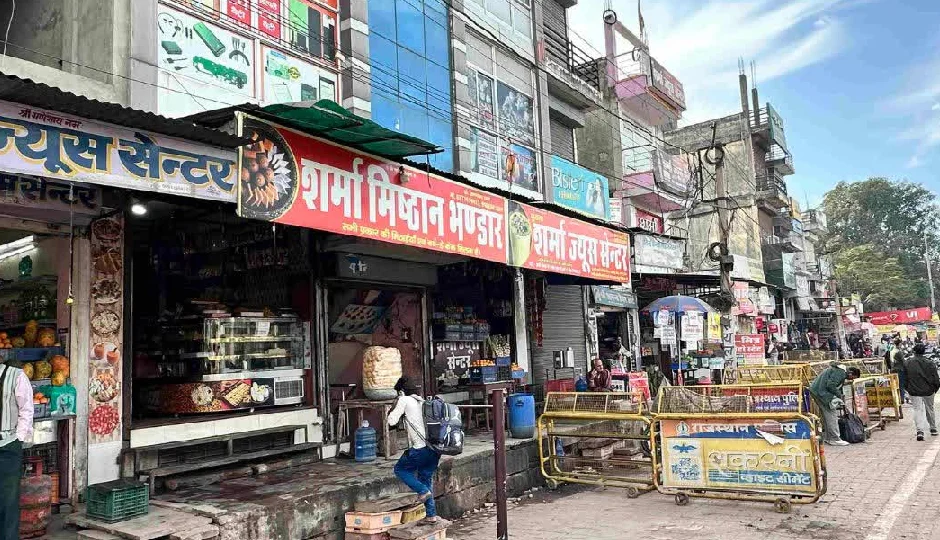 चौमूं में शांति बहाल, अतिरिक्त पुलिस जाप्ता तैनात, इंटरनेट सेवा आज भी बंद