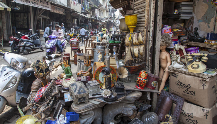 best markets to visit in india,indian market,ima keithel,johari bazaar,chor bazaar,floating vegetable market,kannauj market,dadar flower market,laad bazaar,mahidharpura diamond market street,crawford market,zaveri bazaar,jew town,new market,chandni chowk,daryaganj sunday book market,flea markets,travel,holidays,travel guide,travel tips