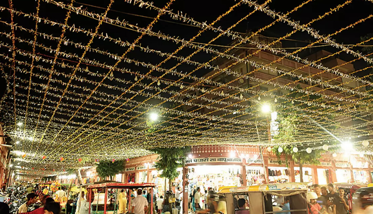 जयपुर : दीपावली पर दिखेगी रोशनी की रौनक, छोटी चौपड़ पर बनाया जा रहा टाइटेनिक जैसा 35 फीट ऊंचा जहाज