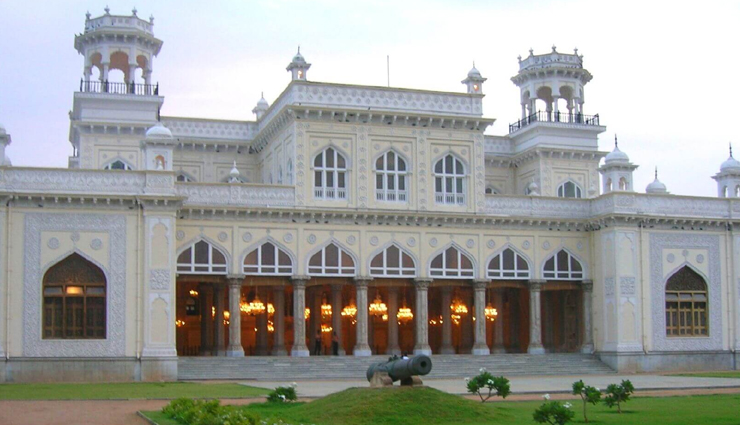 royal palaces in india,must-visit palaces india,indian heritage hotels,historic palaces india,mysore palace,prag mahal bhuj,chowmahalla palace,padmanabhapuram palace,thanjavur palace,jai vilas mahal,jal mahal jaipur,leh palace,datia palace,ujjayanta palace,cooch behar palace