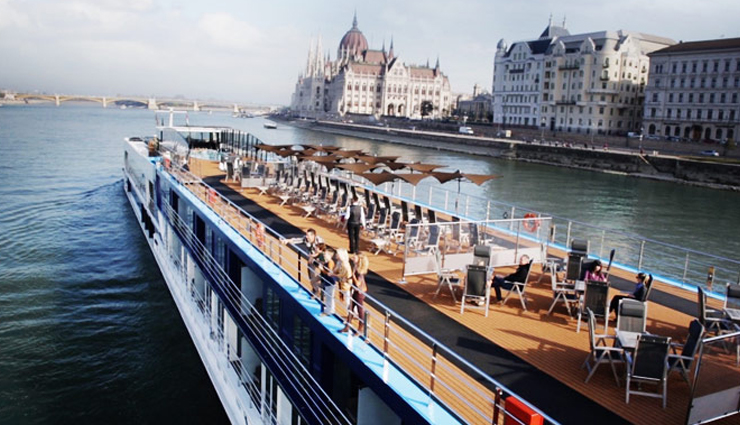christmas cruises,must visit cruise,adventures by disney,danube river,croisi europe,andalusia,spain,crystal cruises,new zealand and australia,regent seven seas,singapore to sydney,amawaterways,central europe