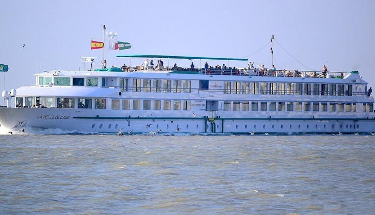 christmas cruises,must visit cruise,adventures by disney,danube river,croisi europe,andalusia,spain,crystal cruises,new zealand and australia,regent seven seas,singapore to sydney,amawaterways,central europe