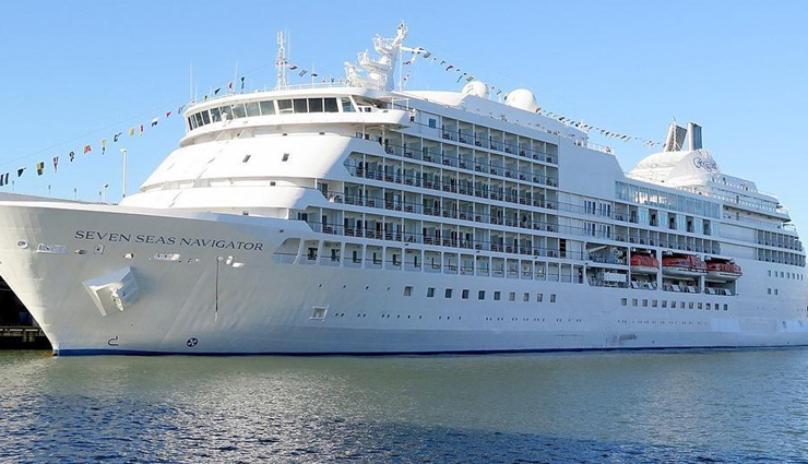 christmas cruises,must visit cruise,adventures by disney,danube river,croisi europe,andalusia,spain,crystal cruises,new zealand and australia,regent seven seas,singapore to sydney,amawaterways,central europe