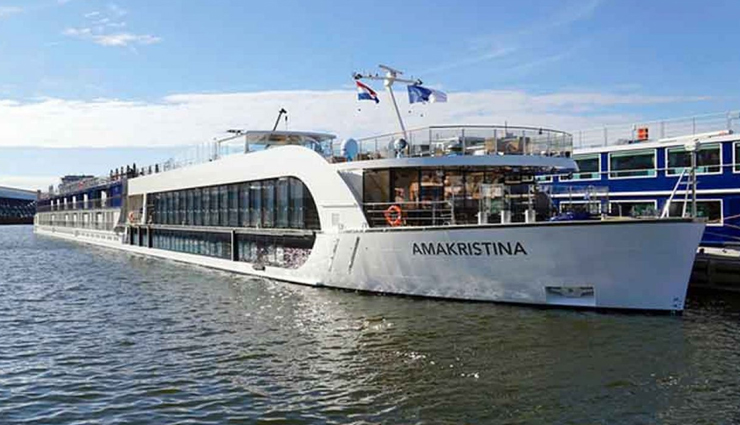 christmas cruises,must visit cruise,adventures by disney,danube river,croisi europe,andalusia,spain,crystal cruises,new zealand and australia,regent seven seas,singapore to sydney,amawaterways,central europe