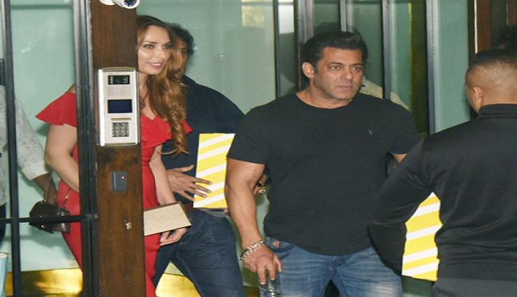 PHOTOS - बहन अर्पिता की क्रिसमस पार्टी में अकेले पहुंची कटरीना वही सलमान दिखे गर्लफ्रेंड यूलिया के साथ