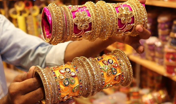शादी के लिए कर रही हैं शॉपिंग, जरूर एक्सप्लोर करें दिल्ली के ये चूड़ा मार्केट