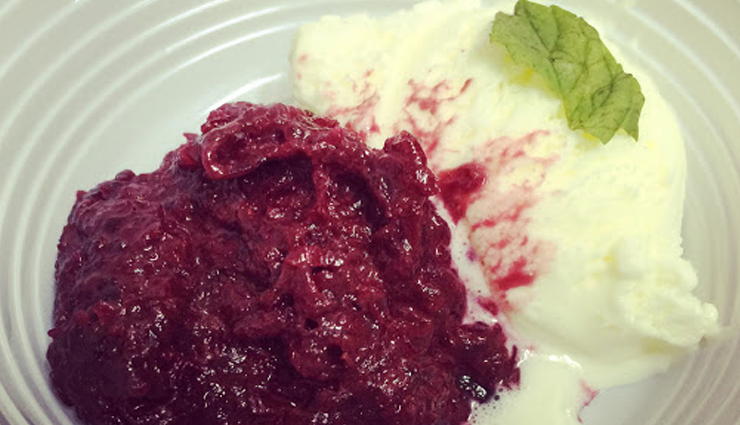 chukandar halwa with vanilla ice cream,chukandar halwa recipes,homemade chukandar halwa,home made vanilla ice cream,hunger struck,food,beet root halwa