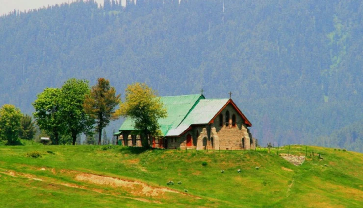 gulmarg tourism,gulmarg hill station,best places in jammu and kashmir,snow in gulmarg,meadow of flowers,gulmarg skiing,gulmarg winter travel,summer in gulmarg,kashmir travel guide,top attractions gulmarg,adventure travel india,nature retreat gulmarg