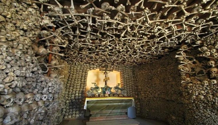 यह अनोखा चर्च बना हैं 70 हजार इंसानी कंकालों से, कारण जान रह जाएंगे चकित 