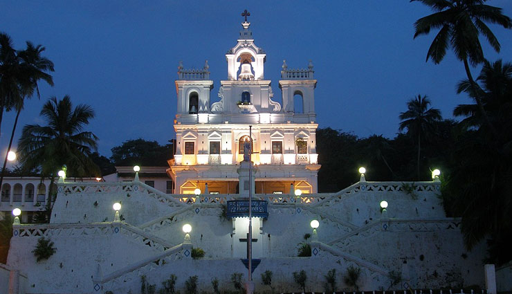 north goa tourist attractions,best places to visit in north goa,north goa beaches,aguada beach goa,calangute beach,vagator beach,baga beach,chapora fort,basilica of bom jesus,mangueshi temple,north goa flea market,anjuna beach flea market,goa party spots,north goa shopping