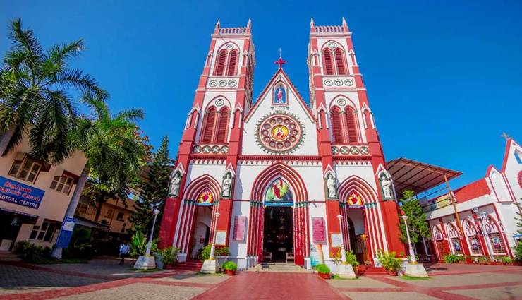 churches to visit in pondicherry,pondicherry,must visit church,basilica of the sacred heart of jesus,our lady of angels church,immaculate conception cathedral,st andrews church,our lady of lourdes shrine,hallelujah assembly of god church