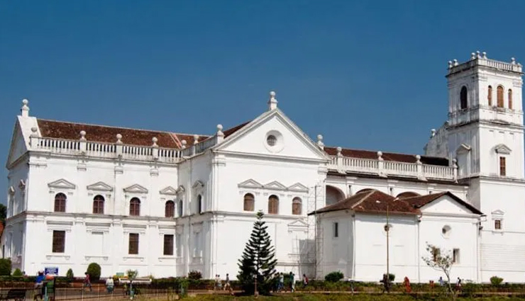churches to visit in india,india,must visit churches,se cathedral church,goa,st georges syro,malabar catholic forane church,champakulam,basilica of our lady of good health,velankanni,roman catholic archdiocese,imphal,basilica of the holy rosary church,bandel,immaculate conception cathedral,pondicherry