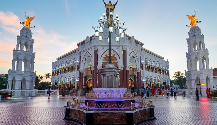 पूरी दुनिया में अपनी खूबसूरती के लिए जाने जाते हैं भारत के ये 7 चर्च, जरूर जाएं यहां