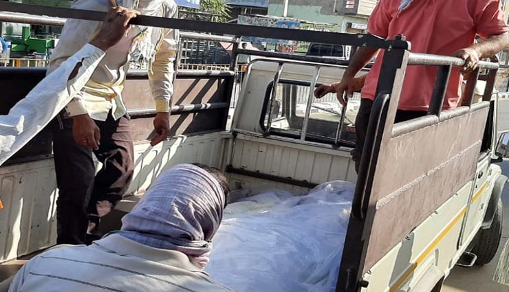 चूरू : ट्रक की टक्कर से हुआ भीषण हादसा, मौके पर ही हुई बाइक सवार 4 लोगों की मौत