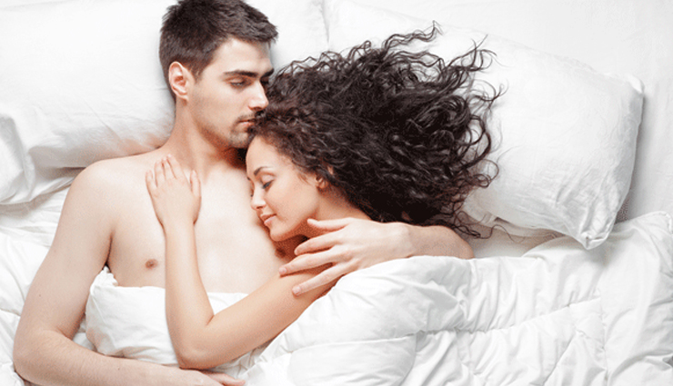 love,mates and me,sex,love and sex,5 points where a guy loves to get touched,crossing fingers,cheeks,waist,playing with chest,feet rub