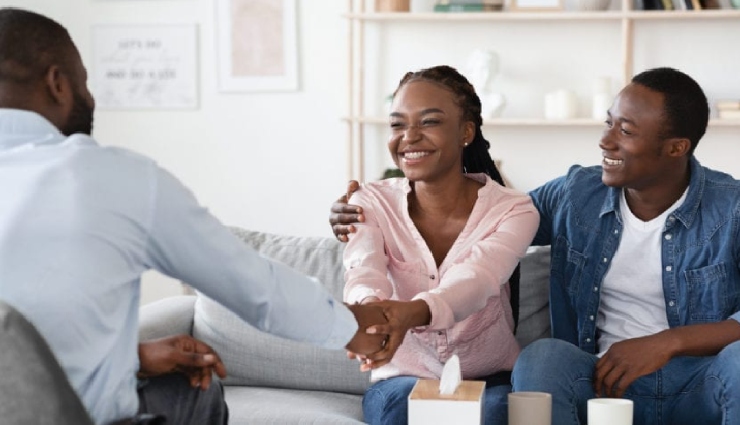 relationship space,when she needs space,responding to space request,how to handle space in a relationship,relationship communication,personal growth in relationships,relationship empathy,healthy space in relationships,handling relationship doubts,emotional support in relationships,giving space in a relationship