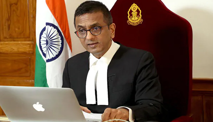 फिर भड़के CJI चंद्रचूड़, वकील की लगाई क्लास, कहा ये कोई प्लेटफार्म नहीं जो ट्रेन आई उस में चढ़ गए