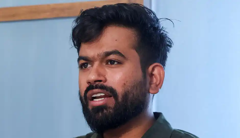 NEET आंदोलन के बाद अभिजीत दीपके का नया अभियान, गांव से शुरू करेंगे ‘स्कूल ठीक करो’ मिशन