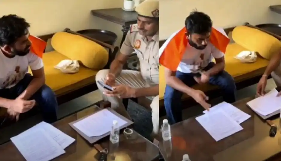 तिरंगा मार्च पर दिल्ली पुलिस का नोटिस, अभिजीत दीपके को दी कानूनी कार्रवाई की चेतावनी