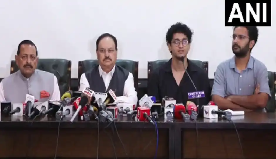 सरकार से बातचीत के बाद कॉकरोच जनता पार्टी ने आंदोलन समाप्त करने का किया ऐलान