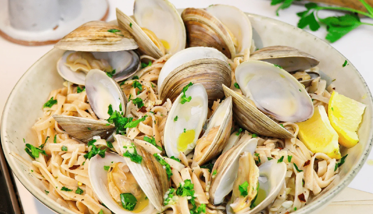 vitamin b12 benefits,health benefits of vitamin b12,vitamin b12 and red blood cell production,vitamin b12 for neurological health,vitamin b12 and energy metabolism,vitamin b12-rich foods,top food sources of vitamin b12,clams and vitamin b12,liver and vitamin b12,vegetarian sources of vitamin b12