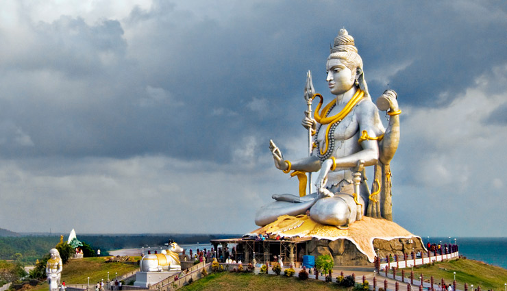 भगवान शिव के मंदिर में ताली बजाना कर सकता है उन्हें नाराज़, आइये जानते है इसके पीछे का कारण