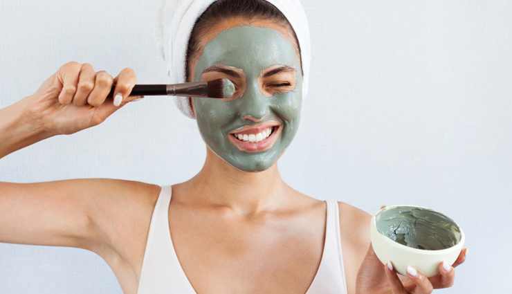 tips to prevent the makeup going greasy,ways to stop makeup from going greasy,shiny makeup,greasy makeup,beauty tips,beauty hacks,makeup tips