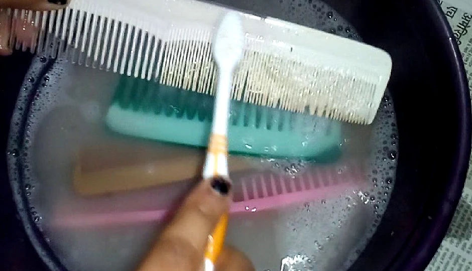 बालों की देखभाल टिप्स, जानें कितने दिन में धोनी चाहिए कंघी